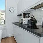 Charming Petite Studio In London With Kitchenette