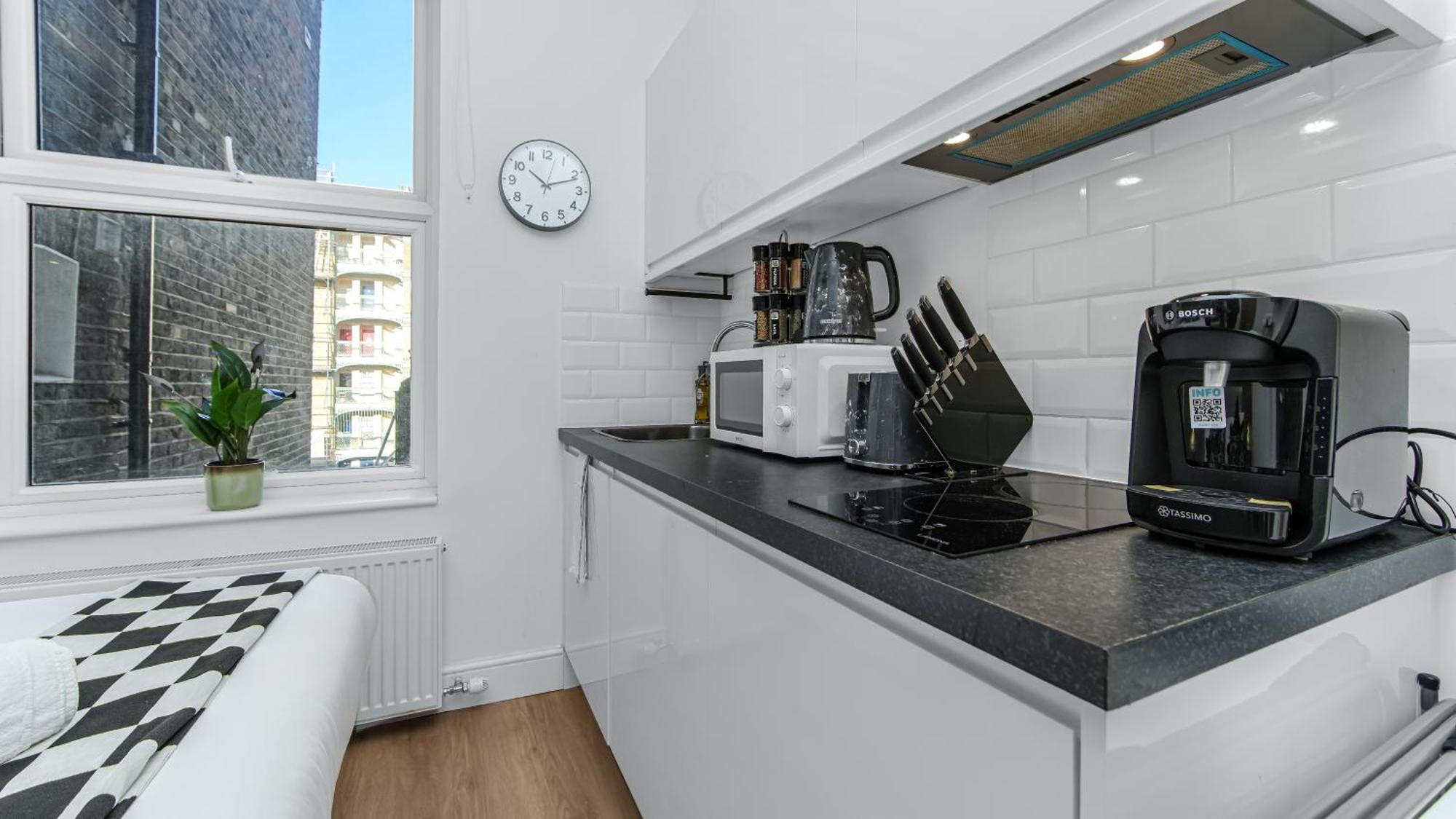 Charming Petite In With Kitchenette * Londra