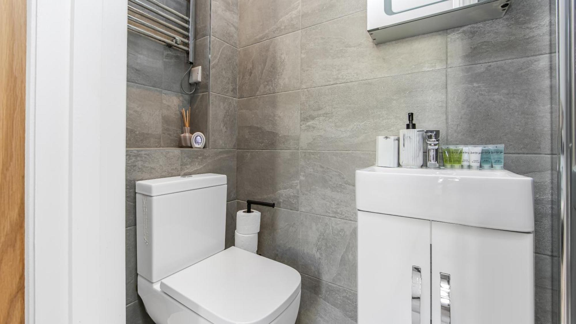 Charming Petite In With Kitchenette Appartamento Londra